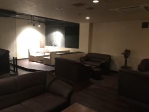 落ち着いた雰囲気の店内