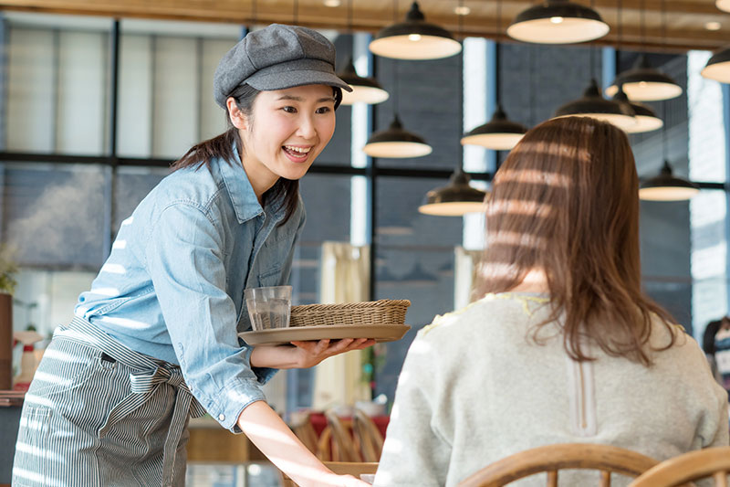 飲食店の店員さん